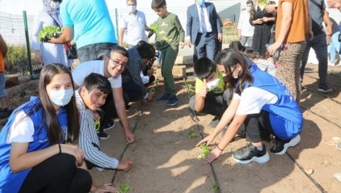 Antalya'da "Otizmli Çiftçiler Üretiyor" projesi başladı