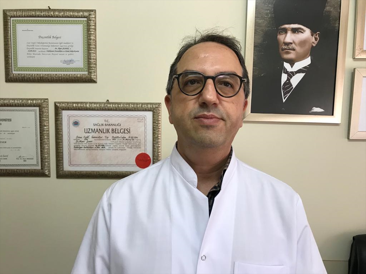 SBÜ Rektörü Prof. Dr. Cevdet Erdöl'den annelere "aşı" ve "sigara" uyarısı: