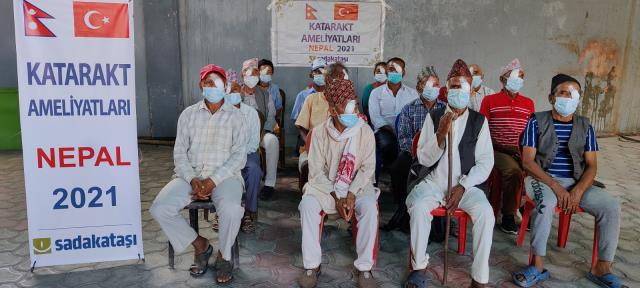 Sadakataşı Derneği Nepal'de 570 kişin katarakt ameliyatını yaptırdı