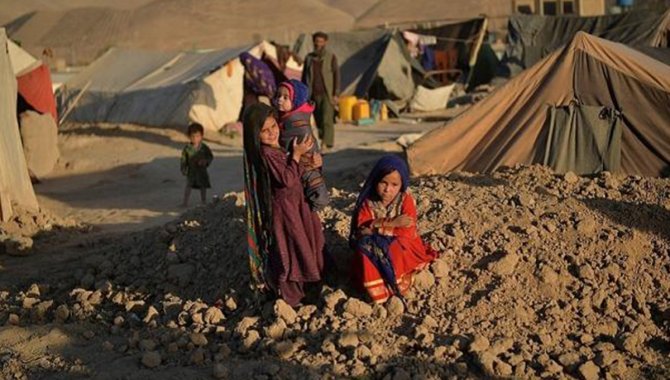 Afganistan’da aileler açlık nedeniyle çocuklarını bin ila 3 bin dolara satışa çıkarıyor