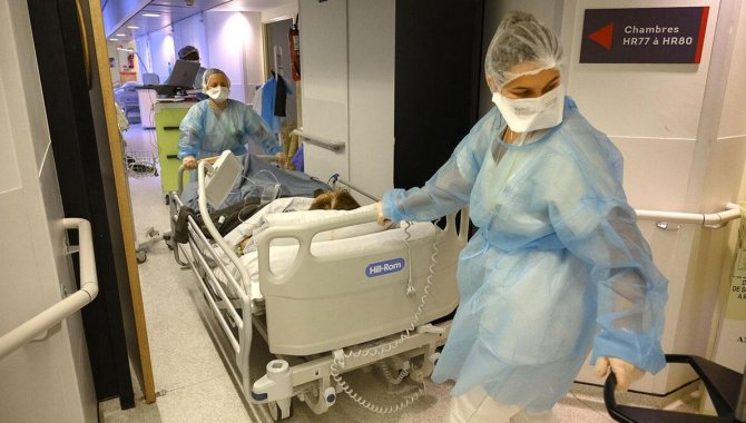 Fransa'da 1300 hemşire görevinden istifa etti