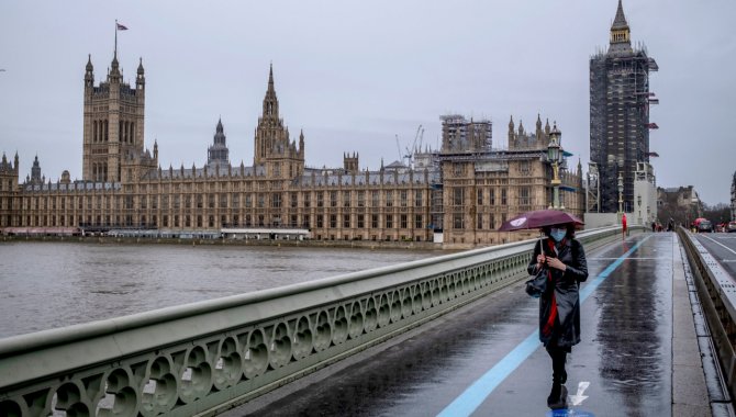 IFS: İngiltere'de gelecek yıllarda milyonlarca insanın yaşam koşulları kötüleşecek