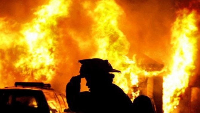 Engelli eşini alevlerden kurtarmaya çalışırken yaralandı