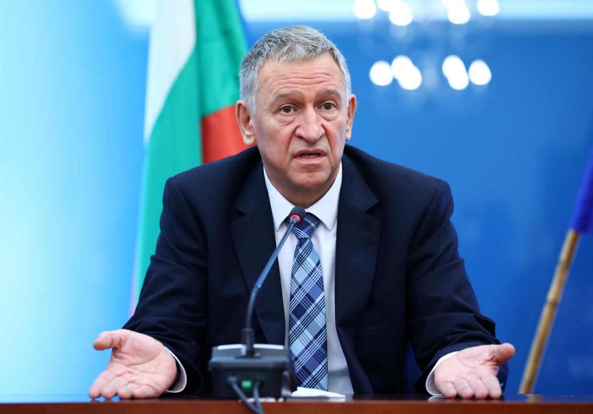 Bulgaristan Sağlık Bakanı Katzarov, Kovid-19 salgınında durumun "kritik" olduğunu bildirdi