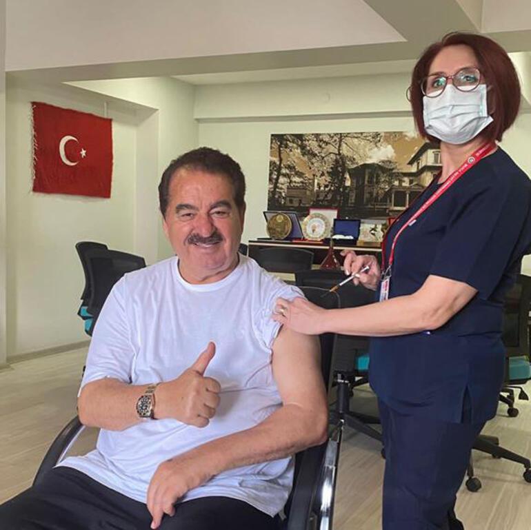 Ünlü şarkıcı İbrahim Tatlıses 4. doz Kovid-19 aşısını İzmir'de oldu