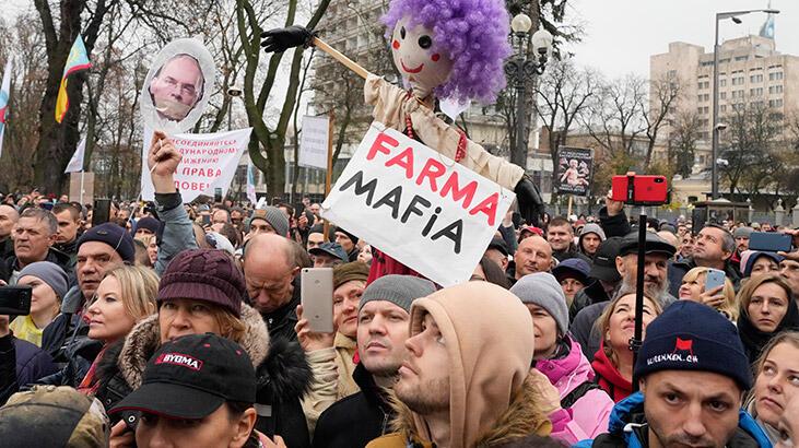 Kiev'de aşı karşıtları sıkılaştırılan Kovid-19 tedbirlerini protesto etti