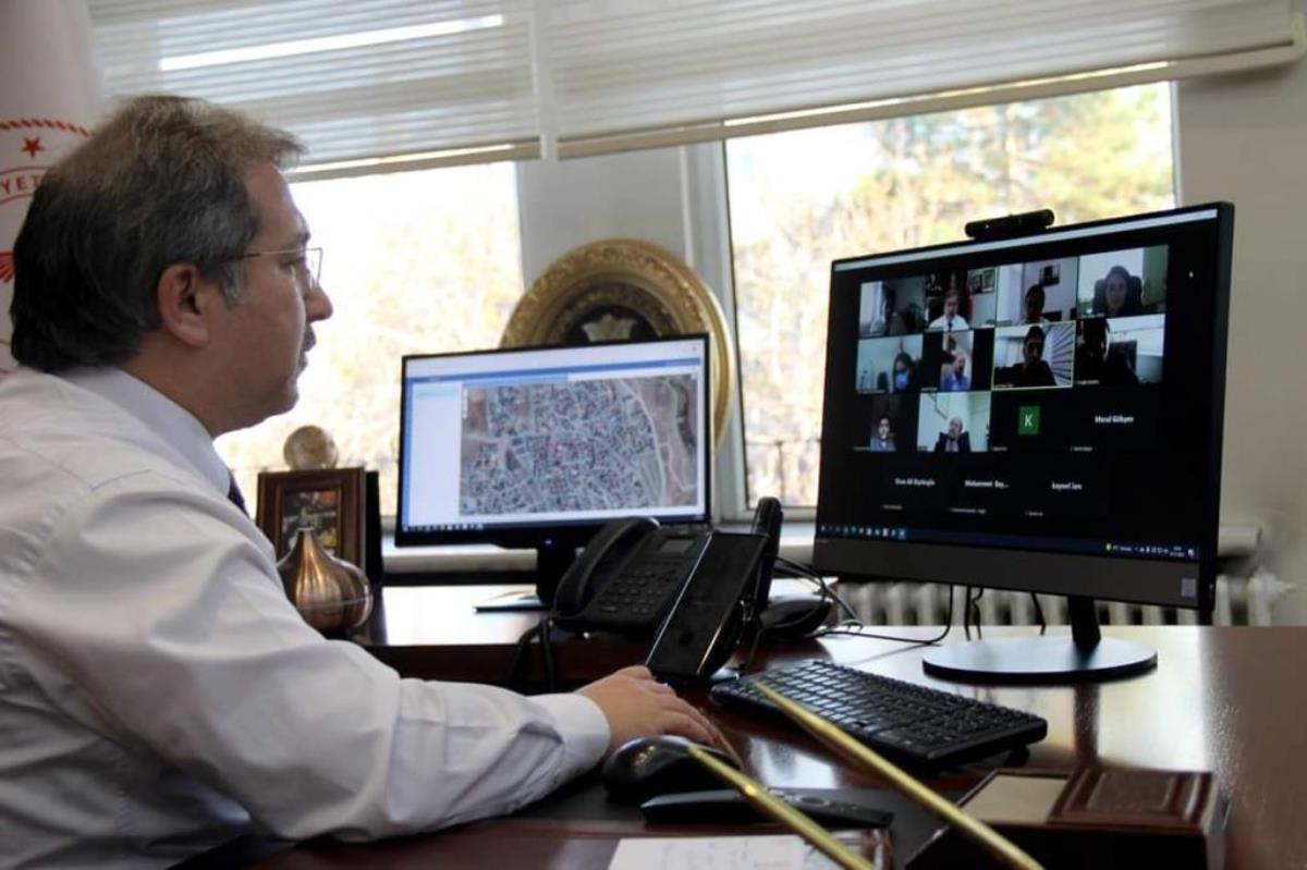 Kayseri'de çevre illerdeki TURKOVAC gönüllüleri için online toplantı yapıldı