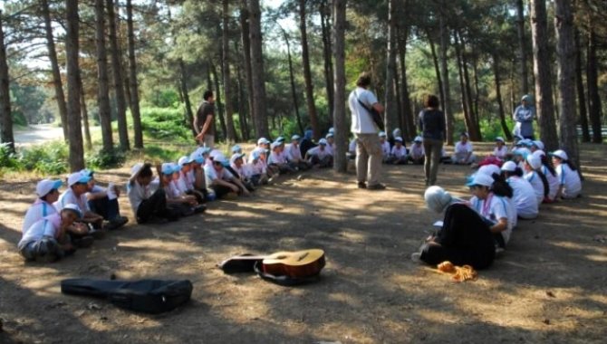 Düzce'de öğrenciler TÜGVA kampında çeşitli aktiviteler yapıyor