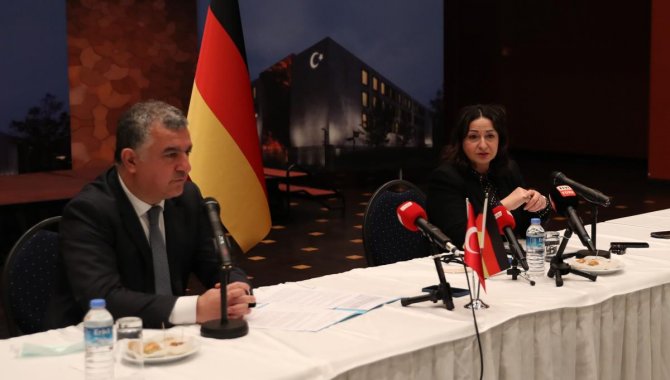 Büyükelçi Şen ve Eyalet Sağlık Bakanı Kalaycı'dan Almanya'daki Türklere aşı çağrısı