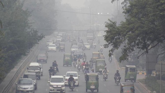Lahor'da hava kirliliği tehlike verici boyuta ulaştı