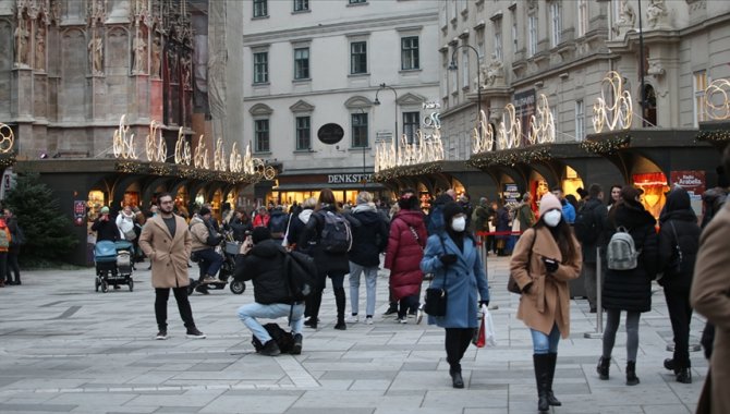 Avusturya’da pazartesiden itibaren sokağa çıkma kısıtlaması uygulanacak