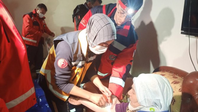 Erzurum'da depremde yaralanan 5 kişinin sağlık durumu iyi