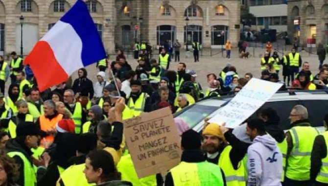 Fransa'nın Martinique Adası'ndaki Kovid-19 protestoları için 150 soruşturma açıldı
