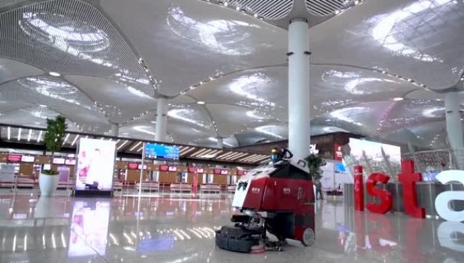 İstanbul Havalimanı'nda dezenfeksiyon çalışmaları aralıksız sürüyor