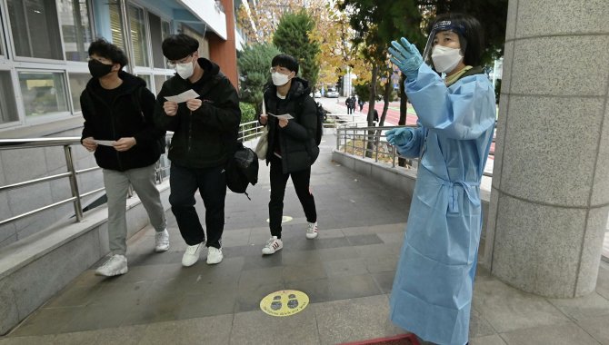 Güney Kore'de günlük Kovid-19 vaka sayısı salgındaki en yüksek seviyeye çıktı