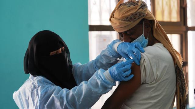 Yemen hükümeti, 600 bin kişinin Kovid-19 aşısı olduğunu açıkladı