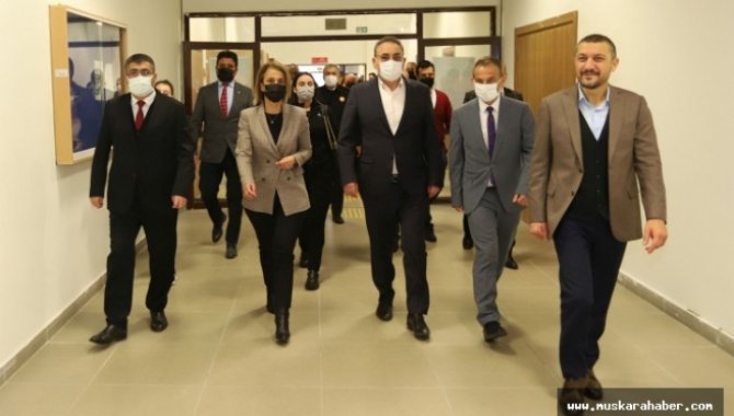 Nevşehir protokolü NEVÜ Diş Hekimliği Fakültesini ziyaret etti