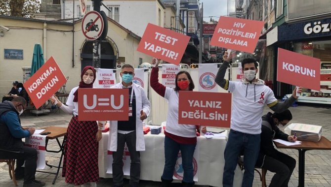 Kadıköy'de halk AIDS'e karşı bilgilendirildi