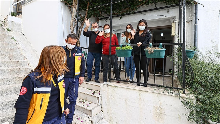 Kalbi iki kez duran hastadan ambulans ekibine "hayat" teşekkürü