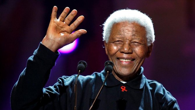 Güney Afrika'nın özgürlük kahramanı Nelson Mandela, ölümünün 8. yılında anılıyor