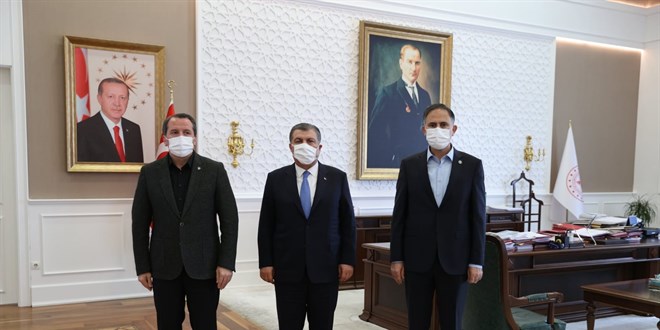 Sağlık-Sen, ücret iyileştirmesinin tüm sağlıkçıları kapsaması amaçlı eylemi askıya aldı