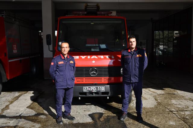 Gaziantep'te itfaiye ekiplerinin nefes alamayan bebeğe müdahalesi güvenlik kamerasında
