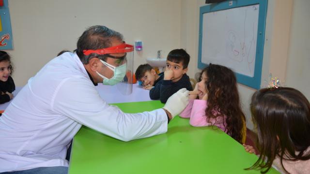 Diyarbakır'da öğrencilere diş sağlığı eğitimi verildi