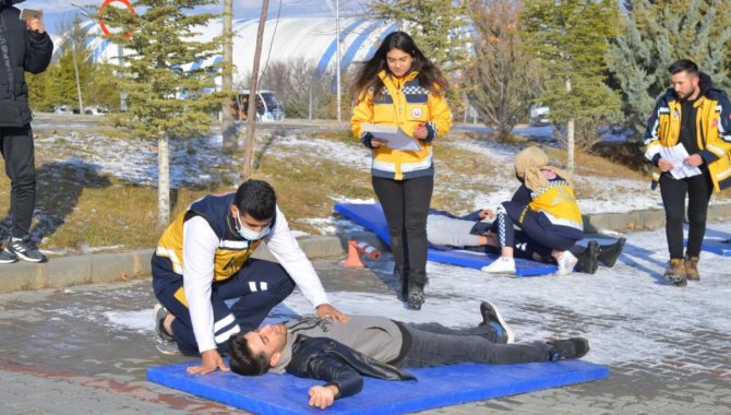 KAEÜ'de "Medikal Müdahale" yarışması düzenlendi