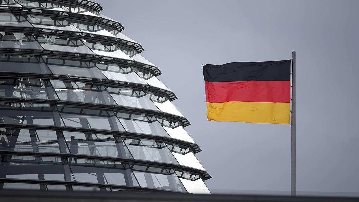 Almanya'da Kovid-19 salgını nedeniyle 2021'de istihdam neredeyse sabit kaldı