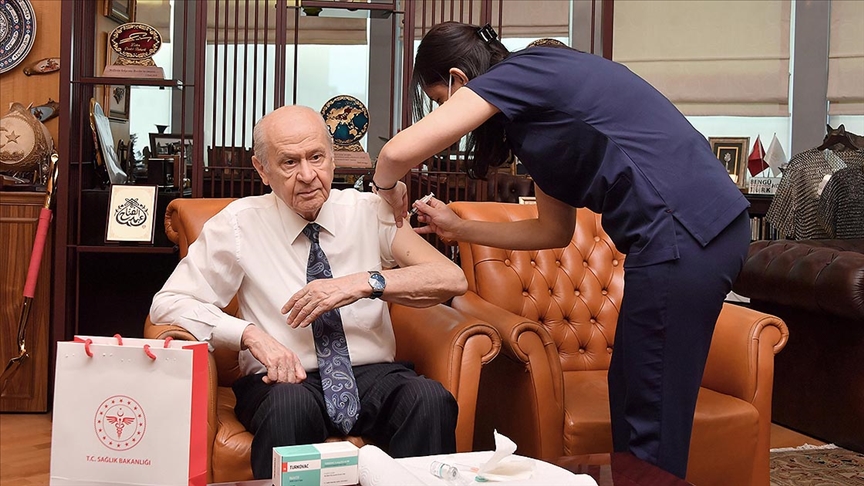 MHP Genel Başkanı Bahçeli, TURKOVAC aşısı yaptırdı: