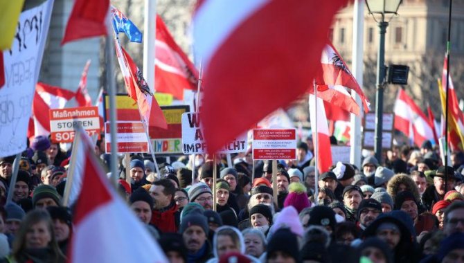 Avusturya'da 40 bin gösterici Kovid-19 önlemlerine tepki gösterdi