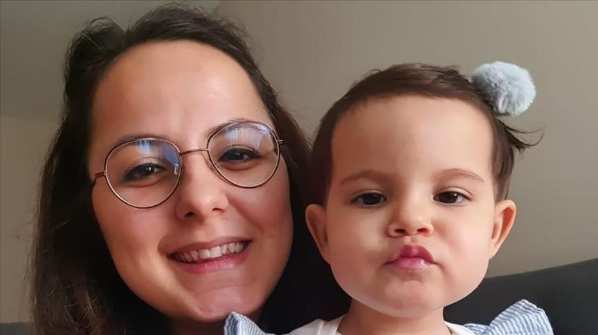 İşitme kayıplı dünyaya gelen Duru, koklear implant ameliyatıyla ilerleme kaydetti