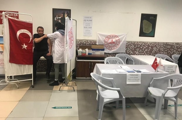 Elazığ'da belediye ve adliye binasında Kovit-19 aşı standı kuruldu