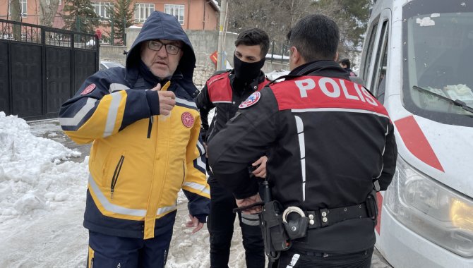 Adıyaman'da hasta taşıyan ambulansın şoförü darbedildi