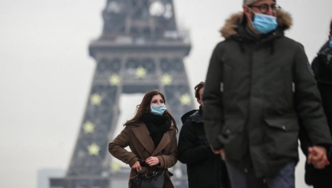 Fransa'da kapalı alanlarda maske zorunluluğu ve aşı kartı uygulaması kaldırıldı