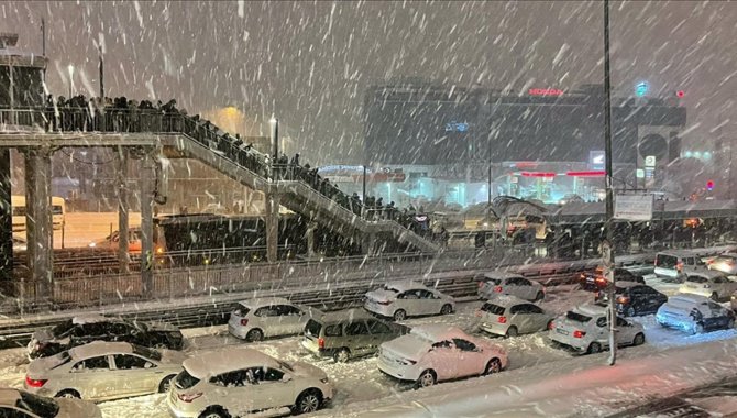 İstanbul'da Esenler, Harem ve tüm cep otogarlardaki çıkışlar saat 09.00'a kadar durduruldu