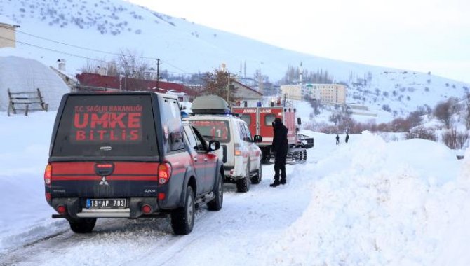 Yolu kapanan köydeki hastaya müdahaleye giden ekiplerin 11 saatlik zorlu yolculuğu