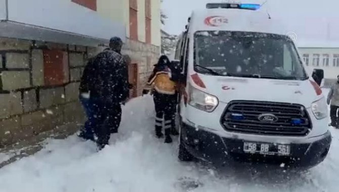 Sivas'ta karla mücadele ekipleri "acil" vakalar için seferber oldu