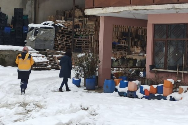 Osmaneli'nde sağlık ekipleri zorlu kış şartlarına rağmen köylerde aşı çalışması yapıyor