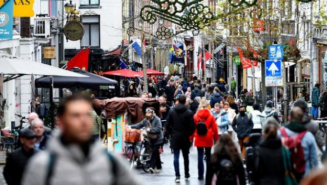 Hollanda'da Kovid-19 vakaları en yüksek seviyede