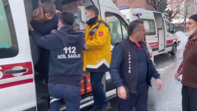 Kahramanmaraş'ta kombiden sızan gazdan etkilenen 4 kişi tedavi altına alındı