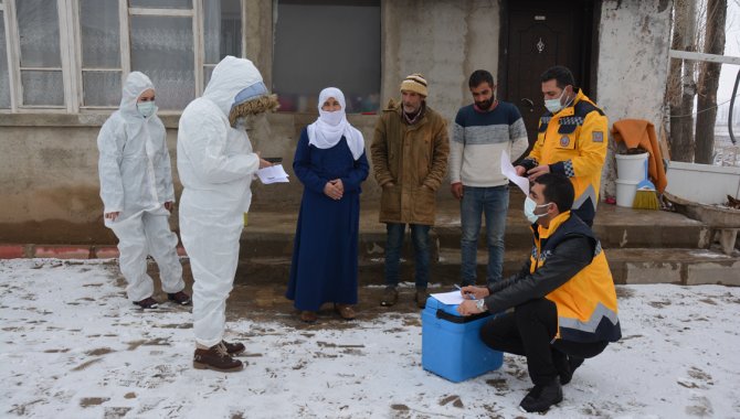 Mobil ekipler Kovid-19 aşılamasını kar kış demeden sürdürüyor