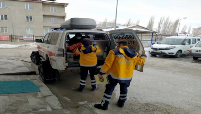 Kayseri'de  sağlık ekipleri hasta kadını hastaneye ulaştırmak için seferber oldu