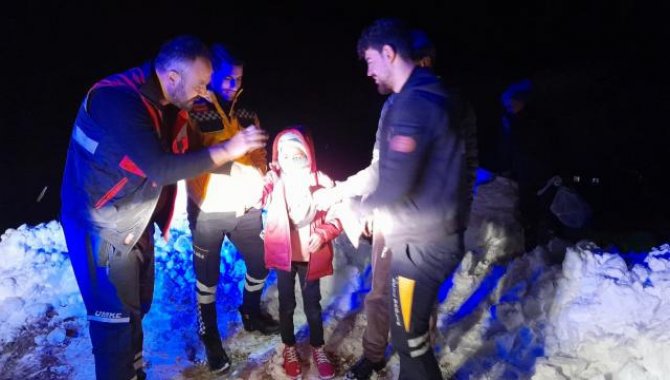 Batman'da kolu kırılan çocuk 6 saatlik çalışmayla hastaneye ulaştırıldı