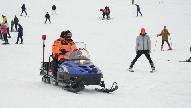 Murat Dağı Termal Kayak Merkezi'nde JAK, UMKE ve 112 ekipleri görevlerini sürdürüyor