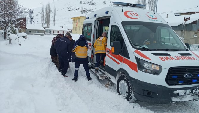 Sivas'ta karla mücadele ekipleri acil vakalar için seferber oldu