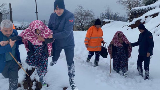 Ekipler karda mahsur kalan kalp hastası için seferber oldu