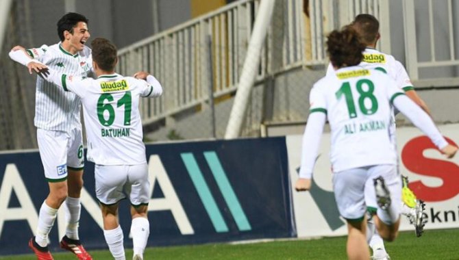 Bursaspor'da bir futbolcunun Kovid-19 testi pozitif çıktı