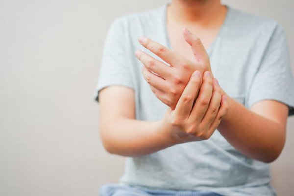 Tanı konulamayan el bileği ağrıları küçük cerrahi müdahaleyle tedavi ediliyor