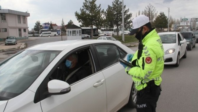 Kırklareli'nde karantinada olması gereken kişi trafik uygulamasında yakalandı